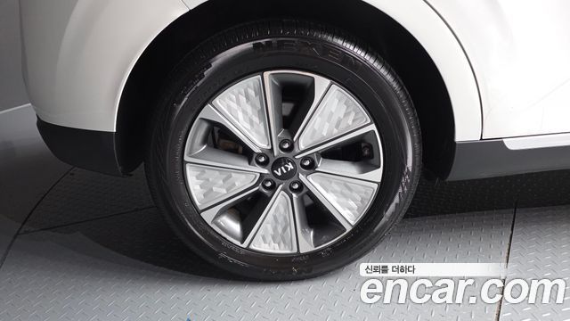 Kia Soul EV Noblesse - фото 4