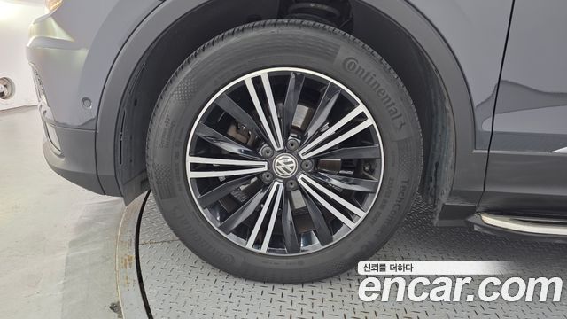 Volkswagen Tiguan 2-го поколения 2.0 TDI Prestige - фото 4