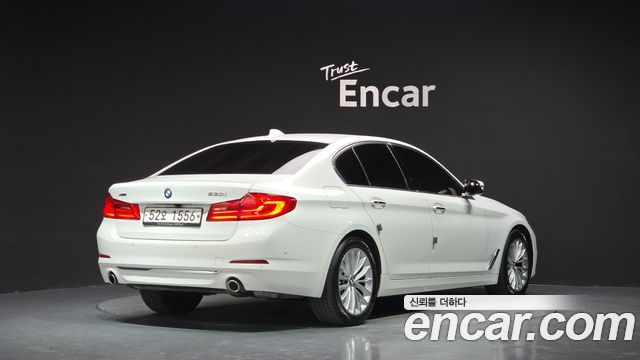 BMW 5-Series G30 530i xDrive Luxury Plus - фото 1