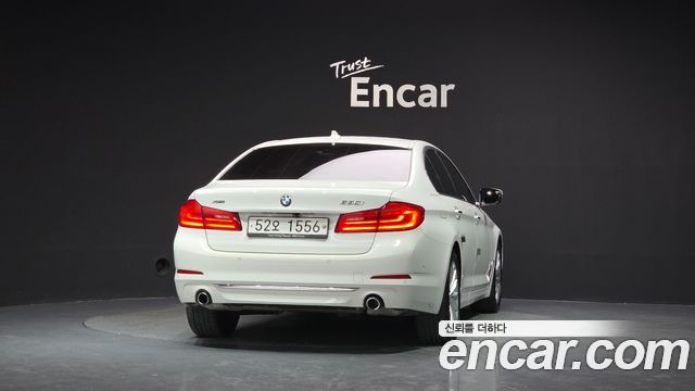 BMW 5-Series G30 530i xDrive Luxury Plus - фото 3