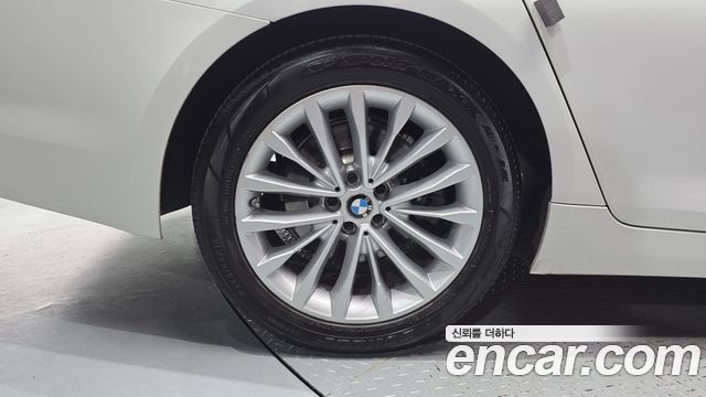 BMW 5-Series G30 530i xDrive Luxury Plus - фото 4