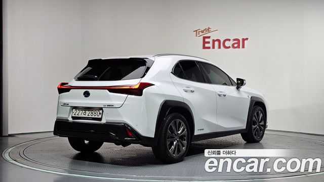 Lexus UX 2.0 F-Sport 2WD - фото 1