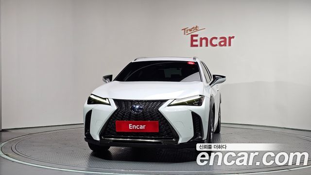 Lexus UX 2.0 F-Sport 2WD - фото 2