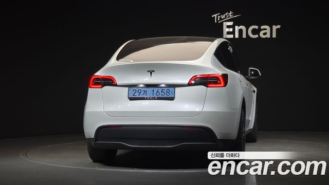 Tesla Model Y RWD - фото 3
