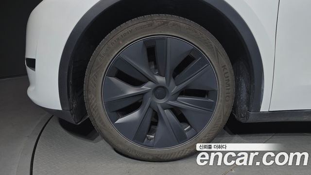 Tesla Model Y RWD - фото 4