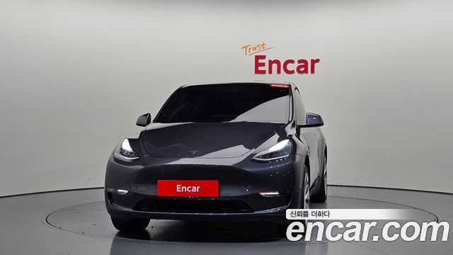 Tesla Model Y Standard Range RWD - фото 1