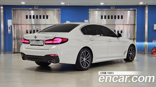 BMW 5-Series G30 520i M Sport - фото 1