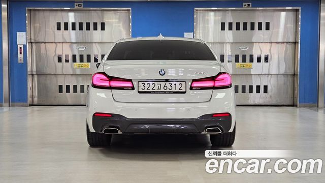 BMW 5-Series G30 520i M Sport - фото 3