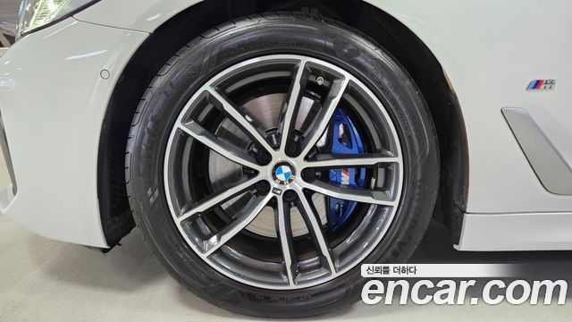 BMW 5-Series G30 520i M Sport - фото 4