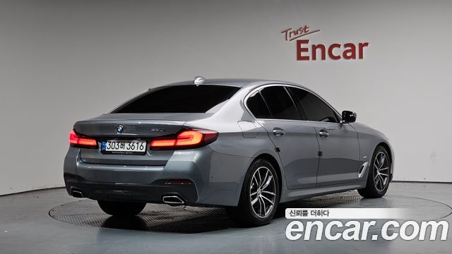 BMW 5-Series G30 520i M Sport - фото 0