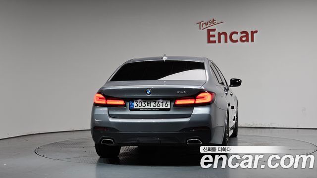 BMW 5-Series G30 520i M Sport - фото 2