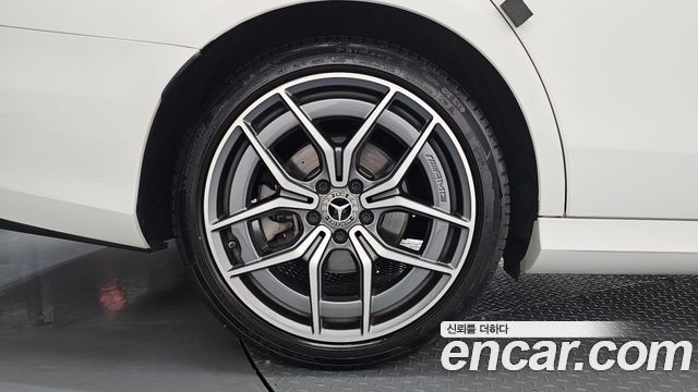 Mercedes-Benz E-Class W213 E220d 4MATIC AMG Line - фото 4