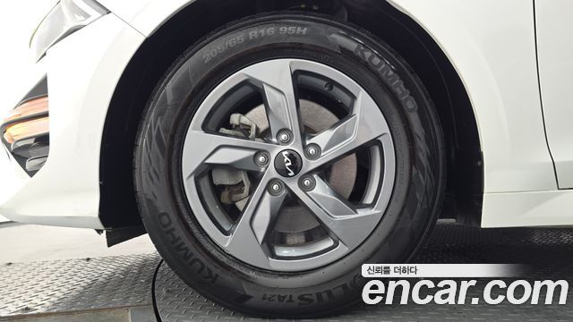 Kia K5 3-го поколения 2.0 LPI(Renter car) Strandard - фото 4