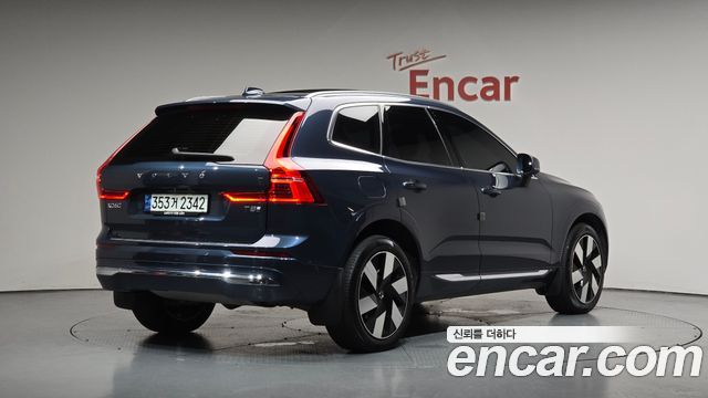 Volvo XC60 2-го поколения T8 Ultra Bright - фото 0