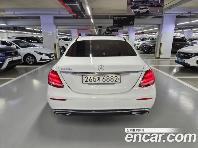 Mercedes-Benz E-Class W213 E220d Avantgarde - фото 3