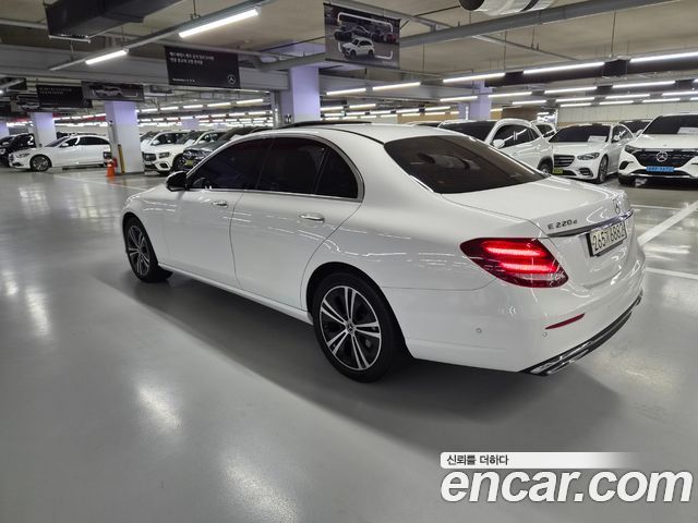 Mercedes-Benz E-Class W213 E220d Avantgarde - фото 4
