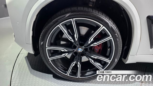 BMW X5 G05 M60i - фото 4