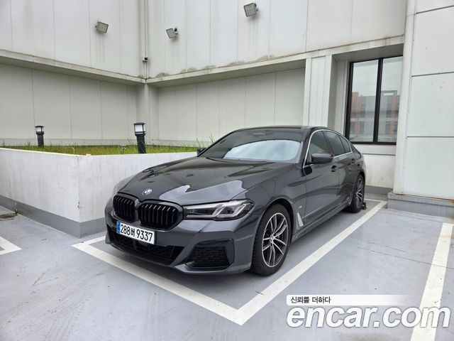 BMW 5-Series G30 523d M Sport - фото 1