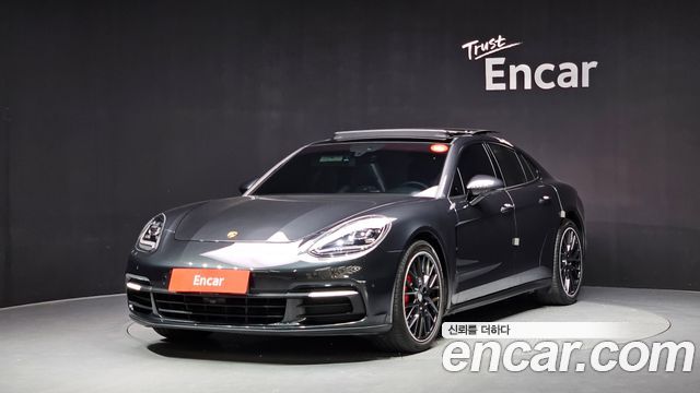 Porsche Panamera 3.0 AWD - фото 0