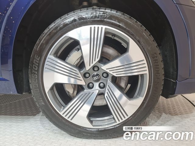 Audi e-tron 55 Quattro Sportback - фото 4