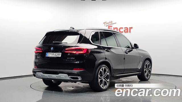 BMW X5 G05 xDrive 45e xLine - фото 0