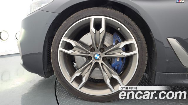 BMW 5-Series G30 M550d xDrive - фото 4