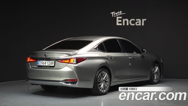 Lexus ES 7-го поколения Executive - фото 1