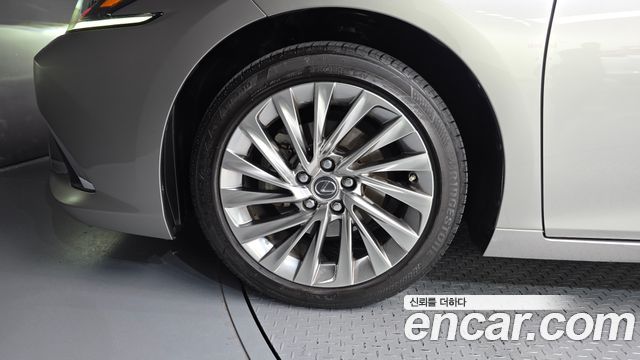 Lexus ES 7-го поколения Executive - фото 4