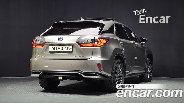 Lexus RX 4-го поколения Executive - фото 1