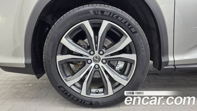 Lexus RX 4-го поколения Executive - фото 4