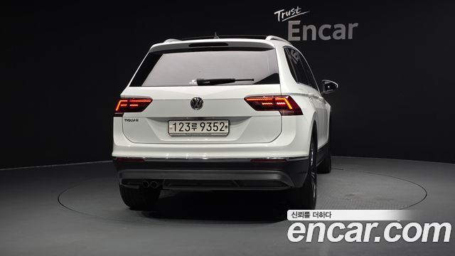 Volkswagen Tiguan 2-го поколения 2.0 TDI Prestige - фото 3