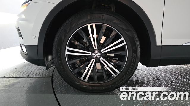 Volkswagen Tiguan 2-го поколения 2.0 TDI Prestige - фото 4