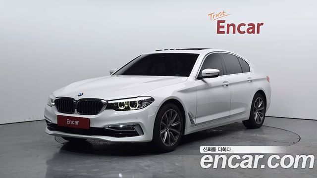 BMW 5-Series G30 520i Luxury - фото 0