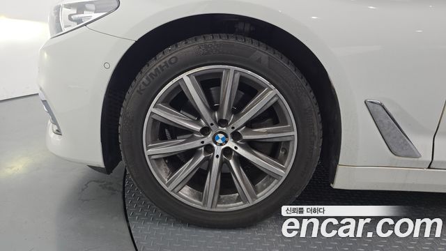 BMW 5-Series G30 520i Luxury - фото 4