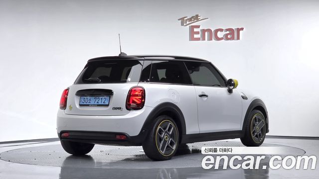 Mini Cooper SE Electric 3rd - фото 0
