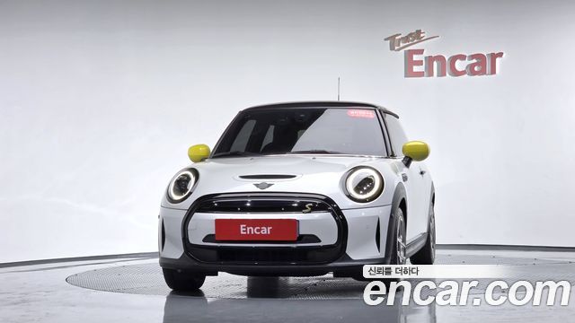 Mini Cooper SE Electric 3rd - фото 1
