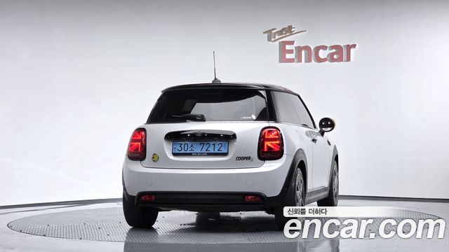 Mini Cooper SE Electric 3rd - фото 2