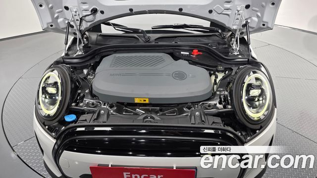 Mini Cooper SE Electric 3rd - фото 4