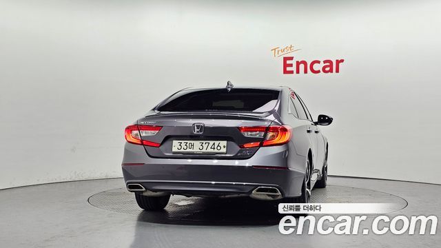 Honda Accord 10-го поколения 2.0 Turbo Sport - фото 3