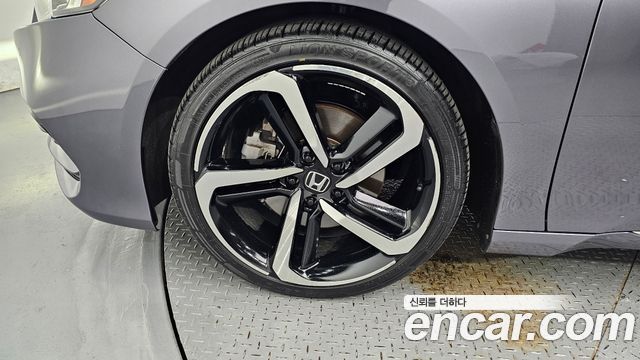 Honda Accord 10-го поколения 2.0 Turbo Sport - фото 4
