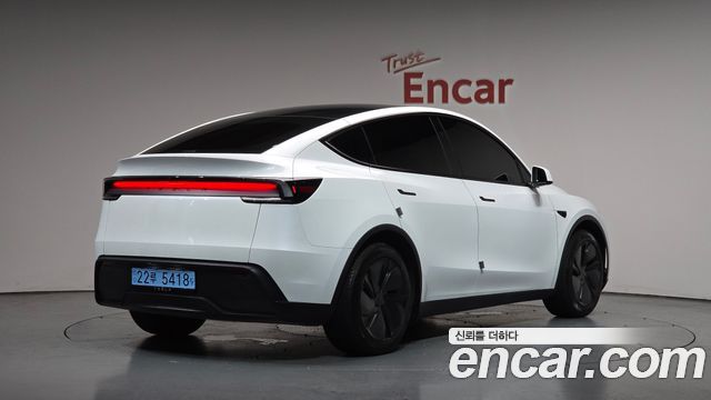 Tesla Model Y RWD - фото 0