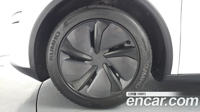 Tesla Model Y RWD - фото 3