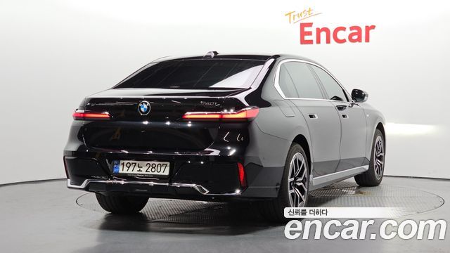 BMW 7-Series G70 740i xDrive M Sport - фото 1