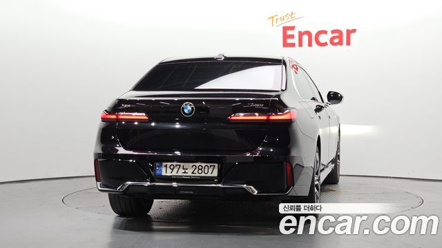BMW 7-Series G70 740i xDrive M Sport - фото 3