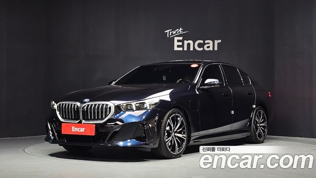 BMW 5-Series G60 530e M Sport - фото 0