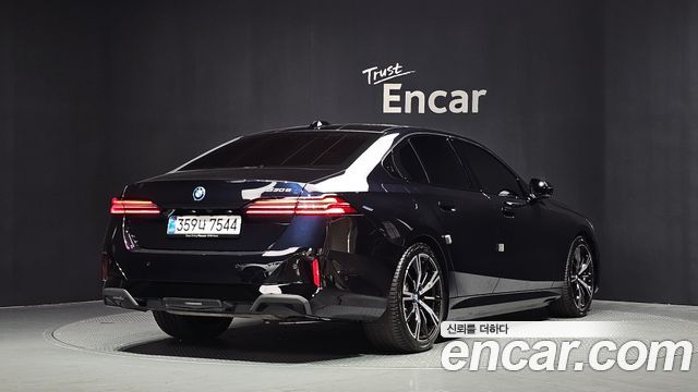 BMW 5-Series G60 530e M Sport - фото 1
