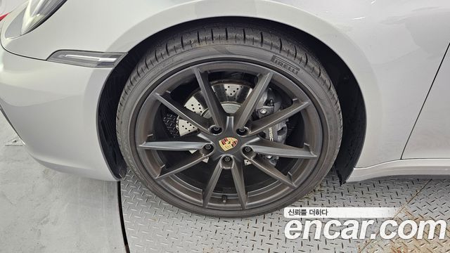 Porsche 911 Carrera 4 - фото 4