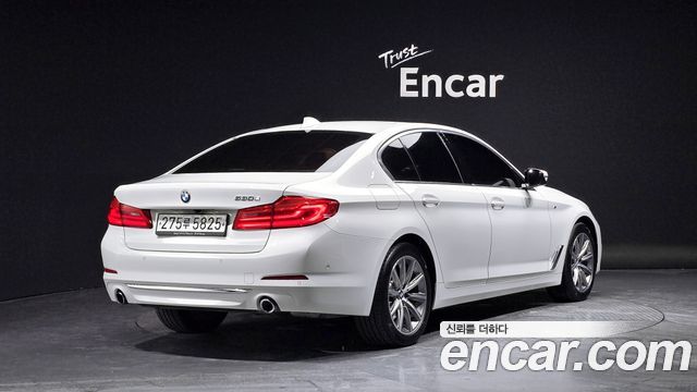 BMW 5-Series G30 530e Luxury - фото 0