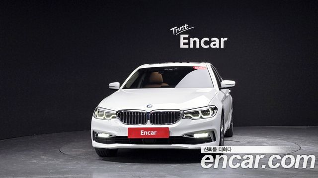 BMW 5-Series G30 530e Luxury - фото 1