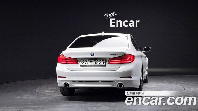 BMW 5-Series G30 530e Luxury - фото 2